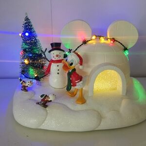 Myckey Mouse Donald Holiday Igloo Scene with Lights